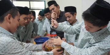 Inovasi Pengelolaan Limbah Buah dan Sayur Menjadi Eco Enzym: Penanaman Karakter Peduli Lingkungan