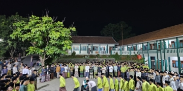 Santri dan Asatidz Sambut Hangat Kepulangan Haji Dr. KH. Ahmad Faiz, Lc., M.A. di PTYQ Menawan