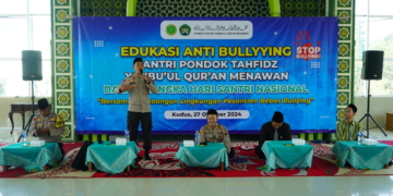 PARA SANTRI DAN USTAZ MENGIKUTI EDUKASI ANTI BULLYING DI PTYQM DALAM RANGKA PERINGATAN HARI SANTRI