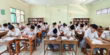 Pelaksanaan ASTS Gasal di MTs & MA Tahfidz Yanbu’ul Qur’an: Ukur Kualitas Akademik dan Perolehan Hafalan