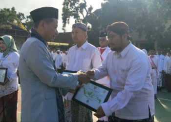 Prosesi Penyerahan Sertifikat Akreditasi Perpustakaan Cakrawala MTs. Tahfidz Yanbu’ul Qur’an Kudus