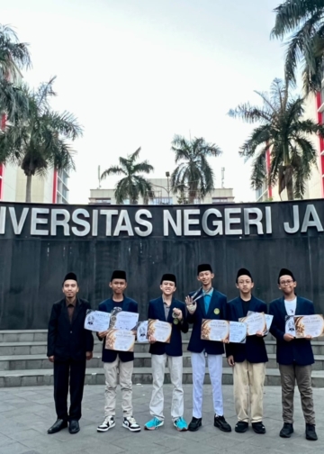 Perjalanan Tim KIR Ibnu Sina MTs Tahfidz Yanbu’ul Qur’an Kudus Raih Dua Medali dalam Ajang Internasional IYSA di UNJ