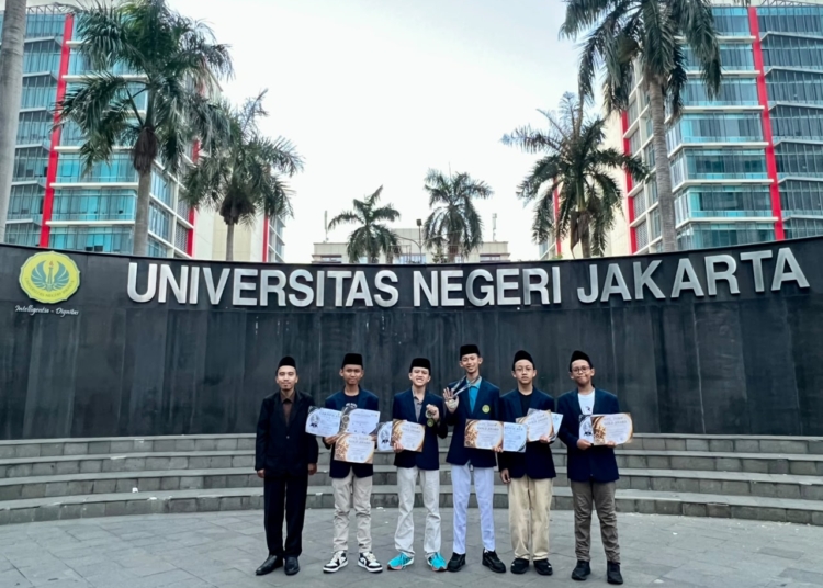 Perjalanan Tim KIR Ibnu Sina MTs Tahfidz Yanbu’ul Qur’an Kudus Raih Dua Medali dalam Ajang Internasional IYSA di UNJ