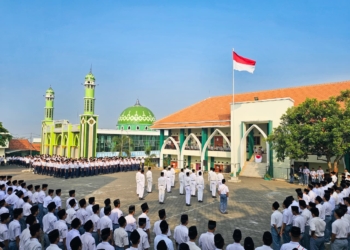 Semarak HUT ke-81 Kemerdekaan RI, Pondok Tahfidz Yanbu’ul Qur’an Menawan Gelar Upacara dan Penampilan Defile Santri