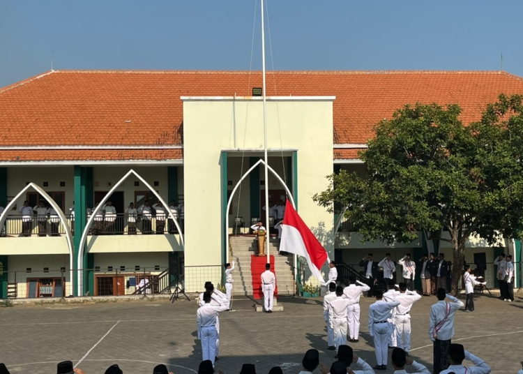 Memperingati Hari Santri : PTYQ Menawan Gelar Upacara, Khataman, dan Doa Bersama